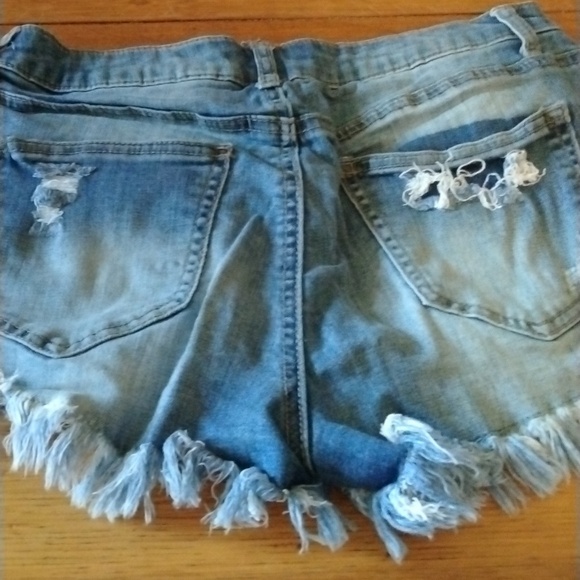 Refuge button fly denim shorts. Size 6.Super distressed. - Picture 10 of 10